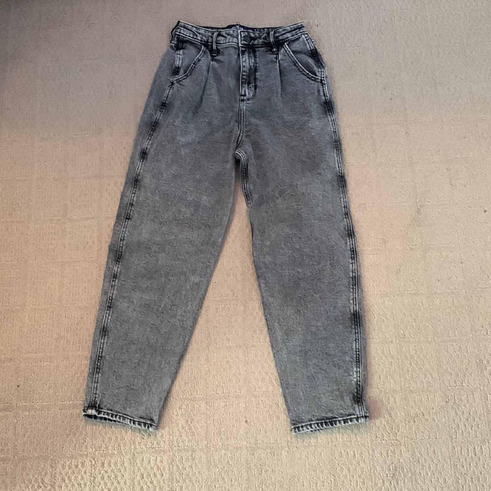 Hollister ultra high rise mom jean (vintage stretch)